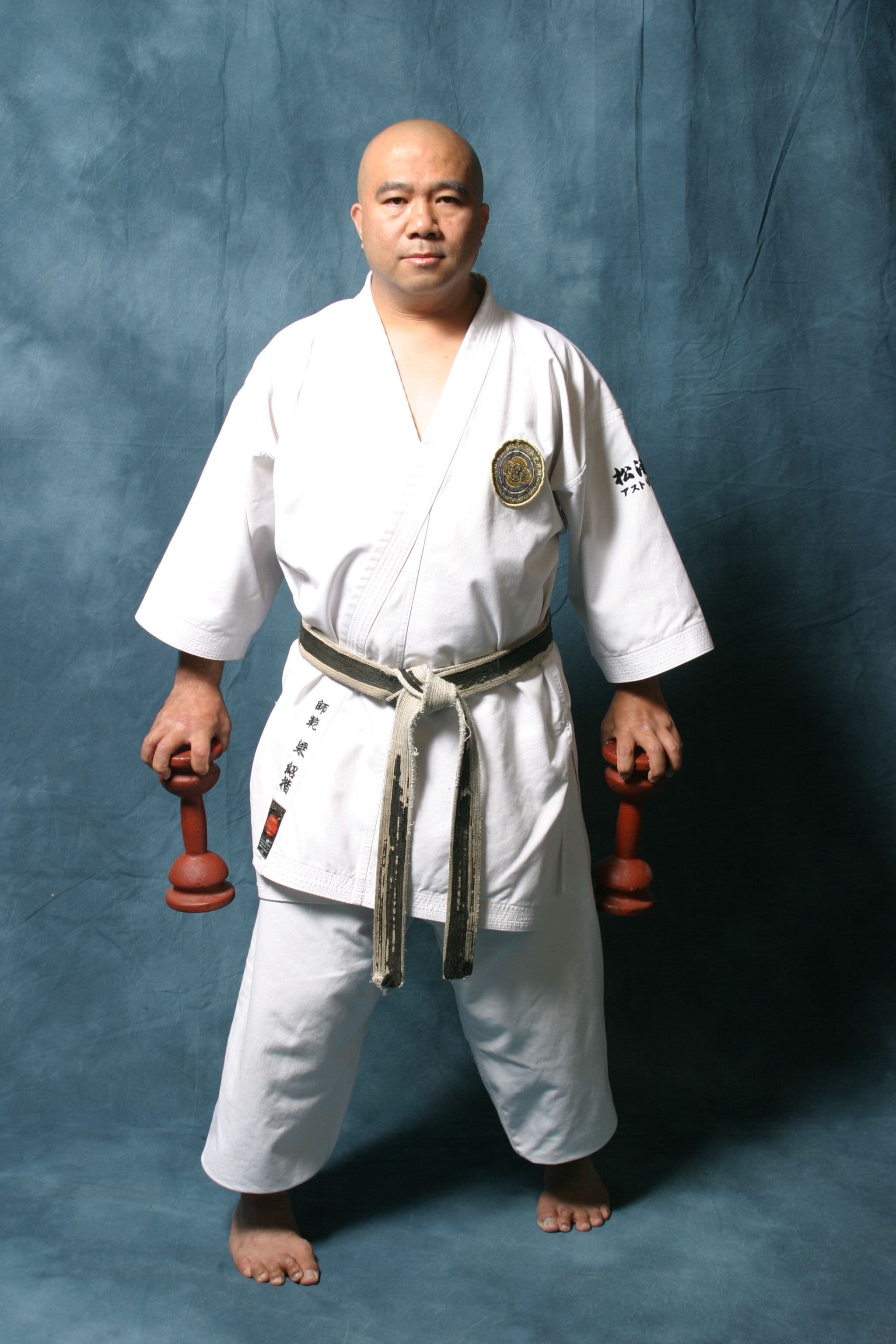 Shihan Kai Leung training with iron nigiri gamae
